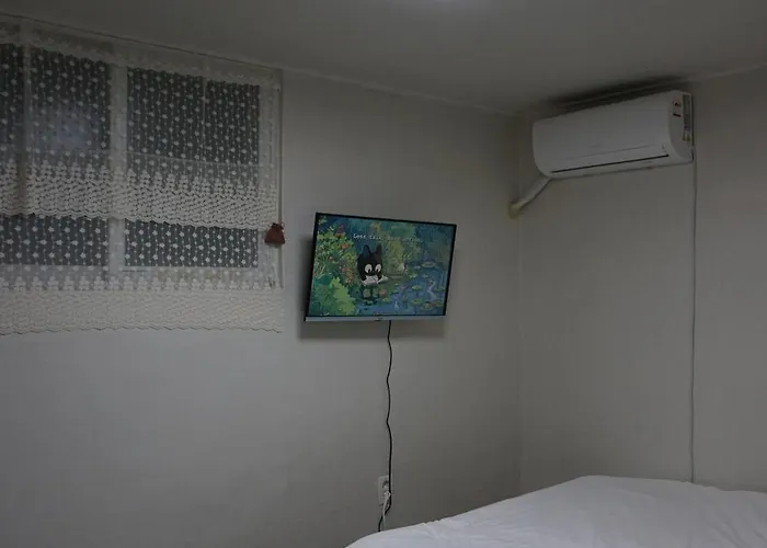 Nearby Chungmuro Station And Myeongdong Unit 101
