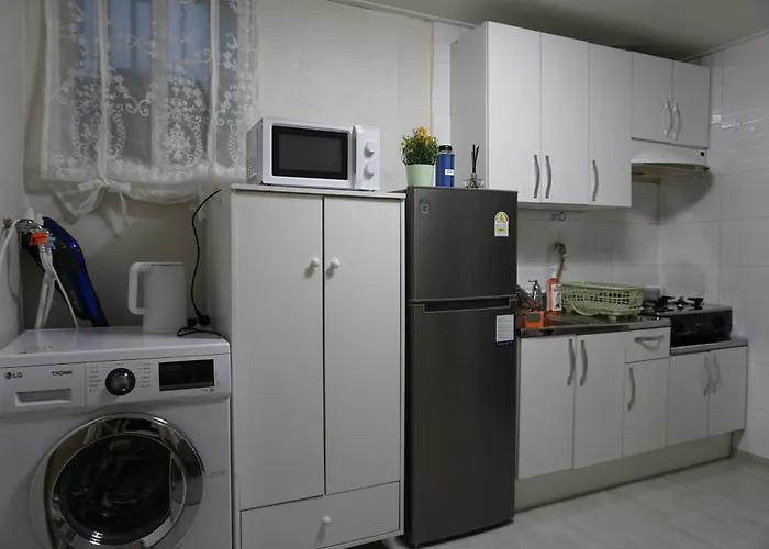 Nearby Chungmuro Station And Myeongdong Unit 101 *